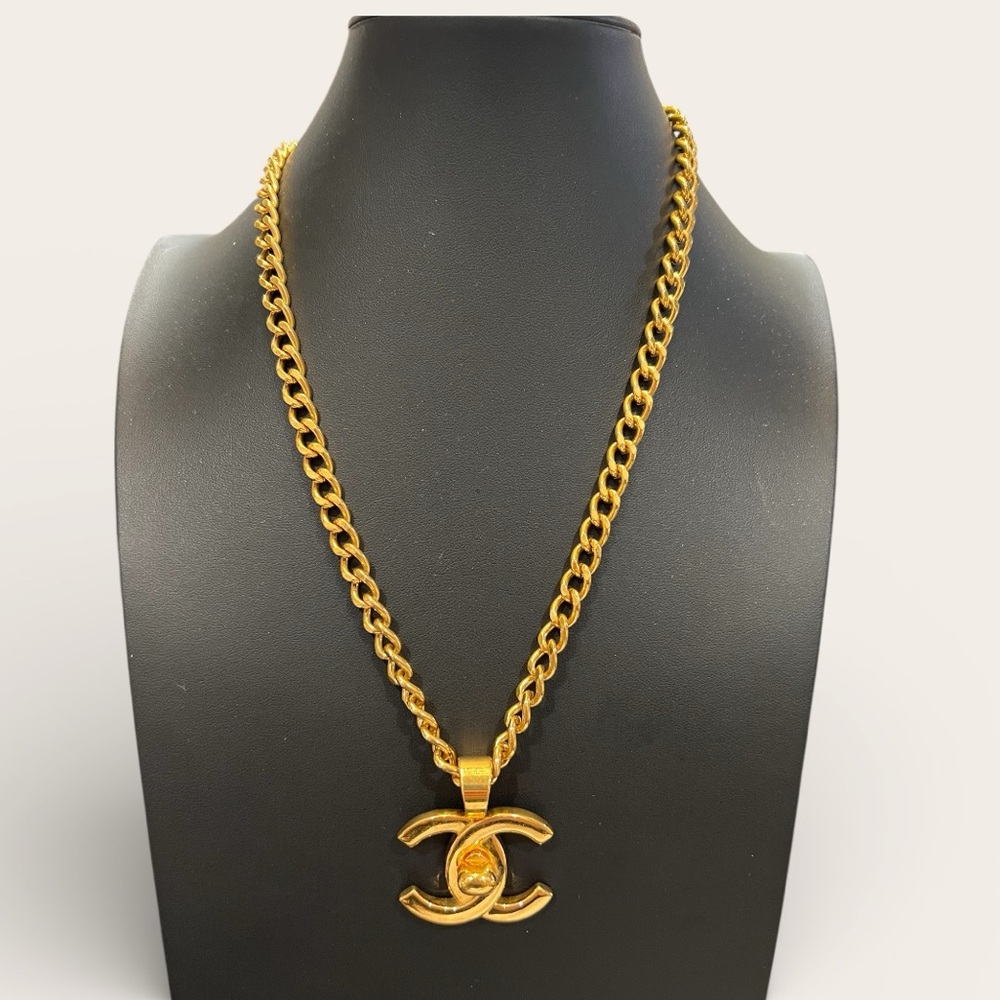 CHANEL Turnlock Gold Plated Chain Necklace with Iconic Pendant - Picture 3 of 11
